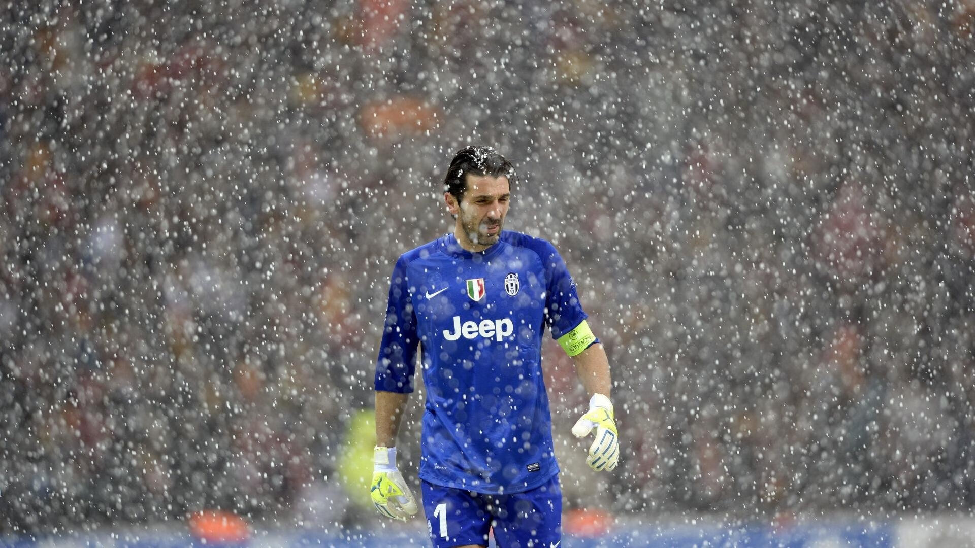 李恩：用出色的防守和精准的传球，他在中场位置上为全黑队提供保障